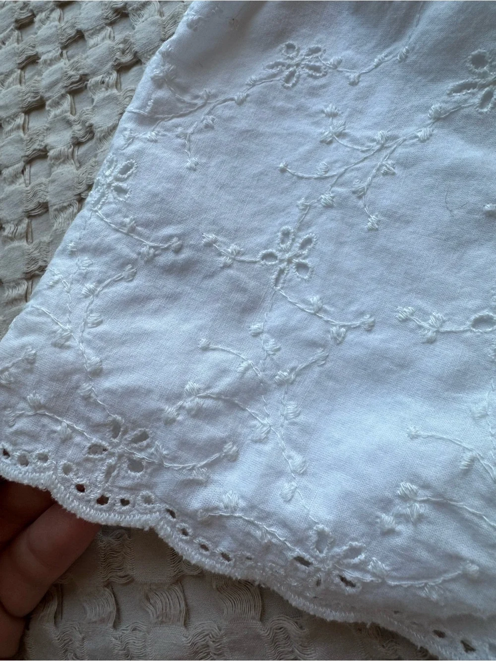 GAP White Eyelet Button-Front Tank & Scalloped Shorts Set